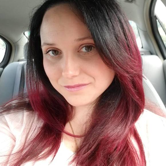 Meet your Poshers, Chelsea and RJ - Picture 1 of 3